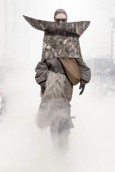 Look 32